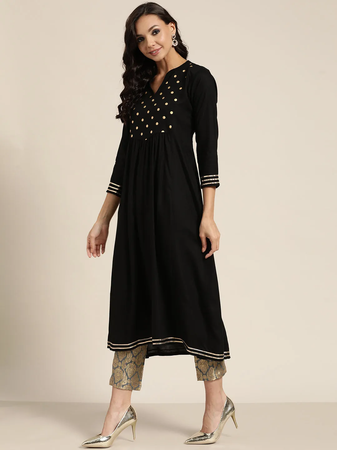 Women Black Foil Print Yoke Gathered Liva Kurta
