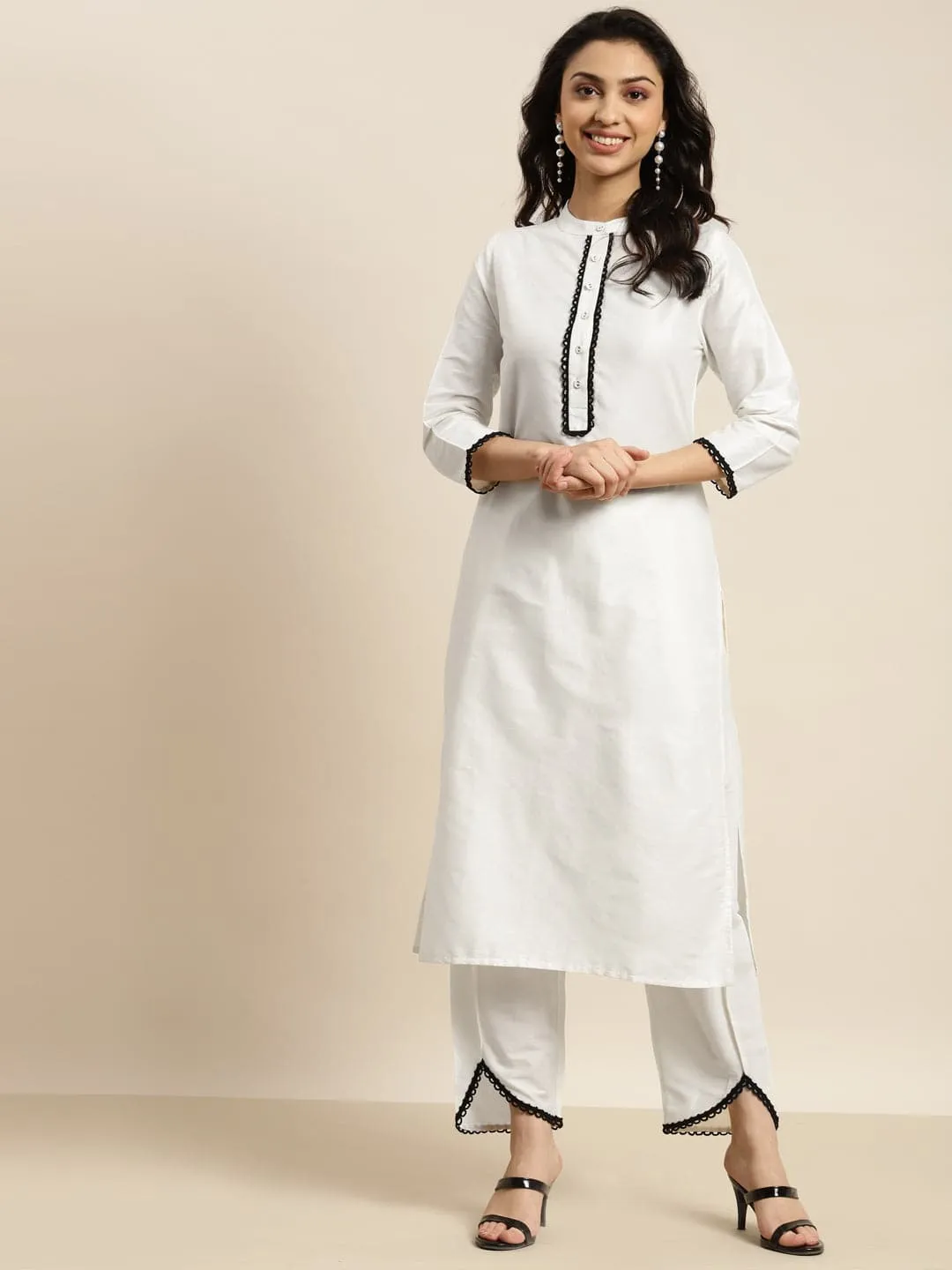 Women Off White Scalloped Lace Insert Straight Kurta